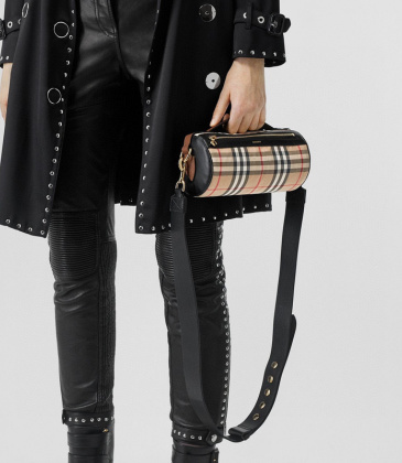 Burberry paired with studded decorative straps for carrying in shoulder AAA bags or top handles #A35496