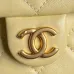 Chanel Mochila, Piel de cordero efecto brillo y metal dorado #A49155
