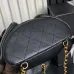 Chanel Mochila, Piel de cordero efecto brillo y metal dorado #A49155