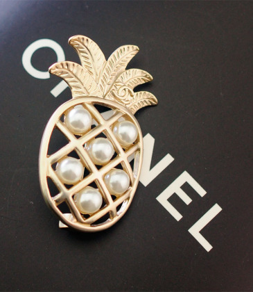 Chanel brooches #9127614