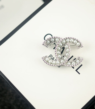 Chanel brooches #9127627