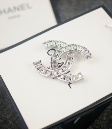 Chanel brooches #9127635
