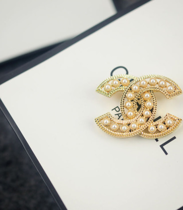 Chanel brooches #9127646