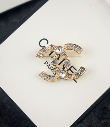 Chanel brooches #9127649