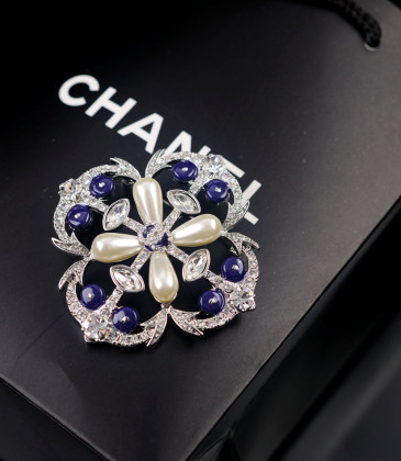 Chanel brooches #9127661
