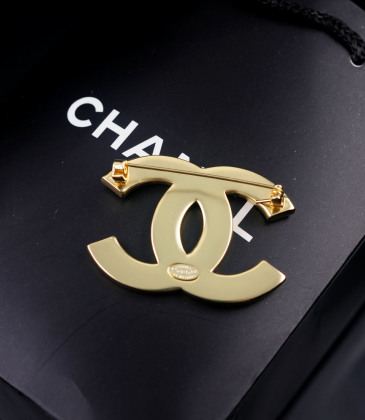 Chanel brooches #9127677