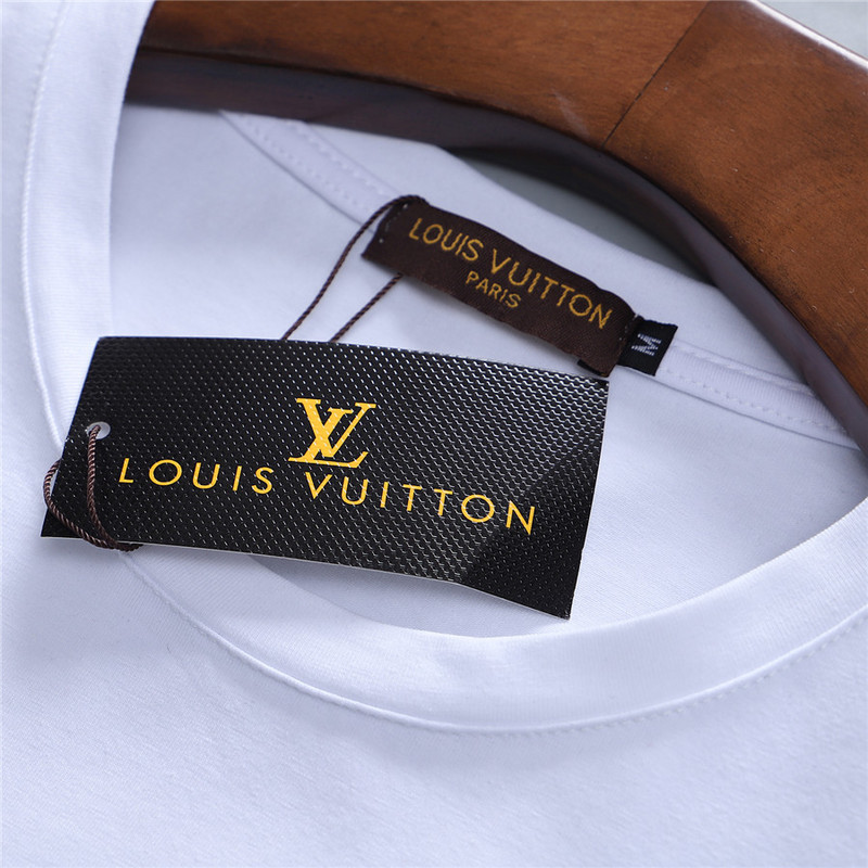 LVSE Signature 3D Pocket Monogram Tshirt - Luxury T-shirts and Polos -  Ready to Wear, Men 1AATUW