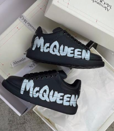 Alexander McQueen Shoes for Men's McQueen  men and women Sneakers #999927394