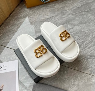 Balenciaga shoes for Women's Balenciaga Slippers #A35257