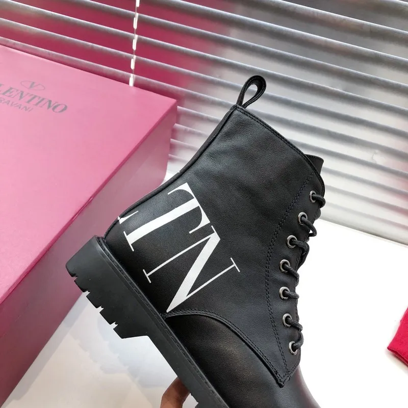 Size zero and my boots from valentino